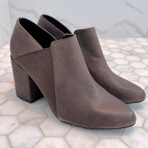 ❌CLEARANCE Adam Tucker Brown Leather Zayna Stacked Block Heel Boot Booties
